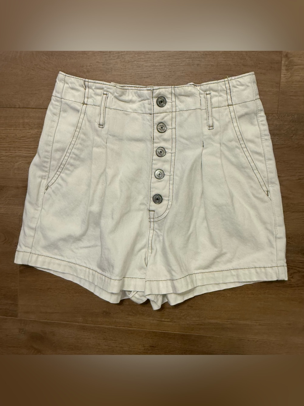 NWOT Abercrombie & Fitch Women's Natural Rise Short, White Denim, Size 2